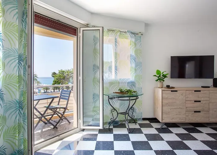 T2 Air-conditioned Sea View