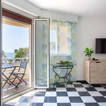 T2 Air-conditioned Sea View