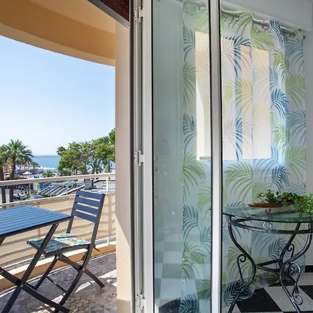 T2 Air-conditioned Sea View Apartment