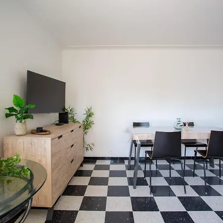T2 Air-conditioned Sea View Apartment