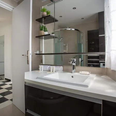 Apartment T2 Air-conditioned Sea View *