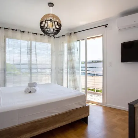 T2 Air-conditioned Sea View Apartment