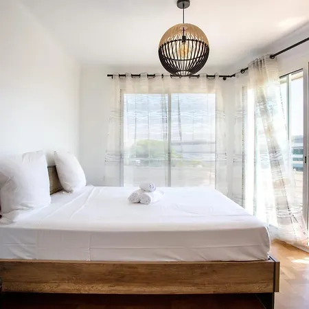 Apartment T2 Air-conditioned Sea View