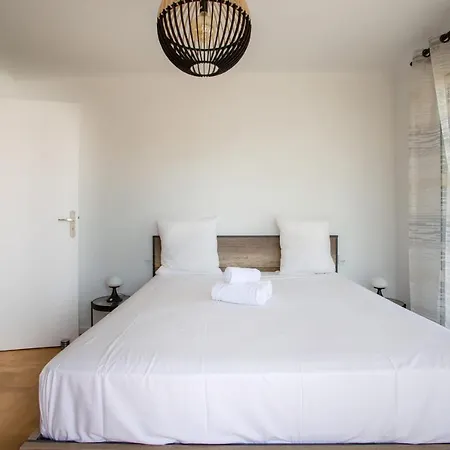 Apartment T2 Air-conditioned Sea View *
