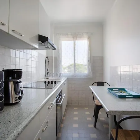 Apartment T2 Air-conditioned Sea View *